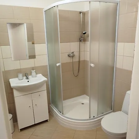 Konukevi Zirovice 3*