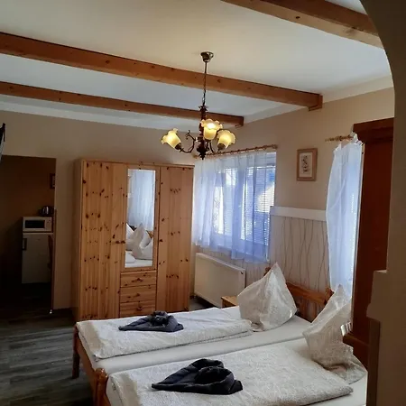 Konukevi Zirovice 3*